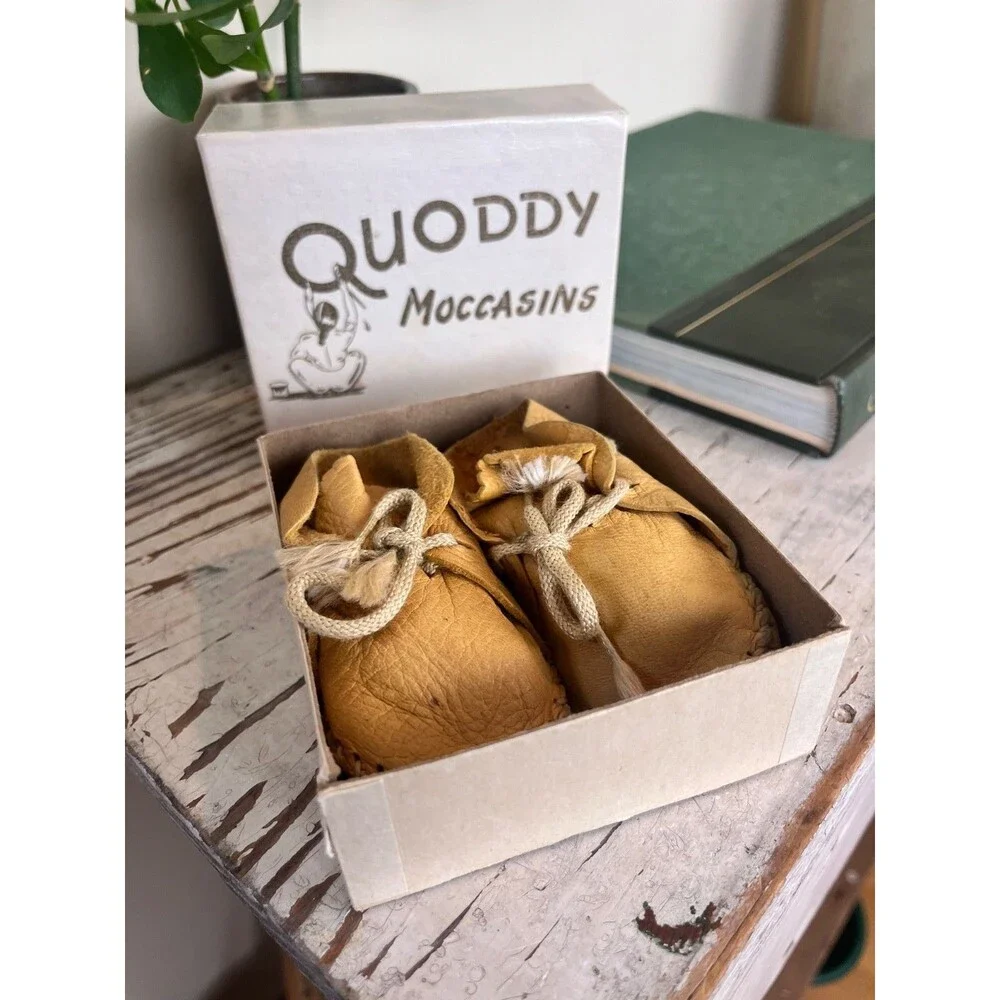 Vintage Gorgeous Quoddy Handsewn Soft Leather Tan Baby Moccasins NOS Size 2/MINT